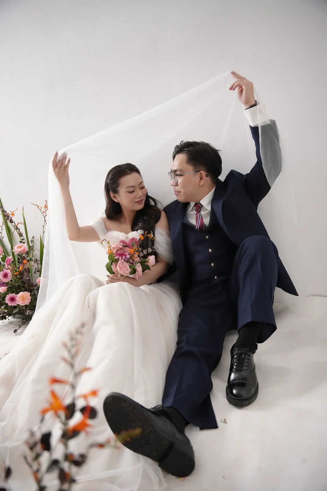 Dưới tấm voan
